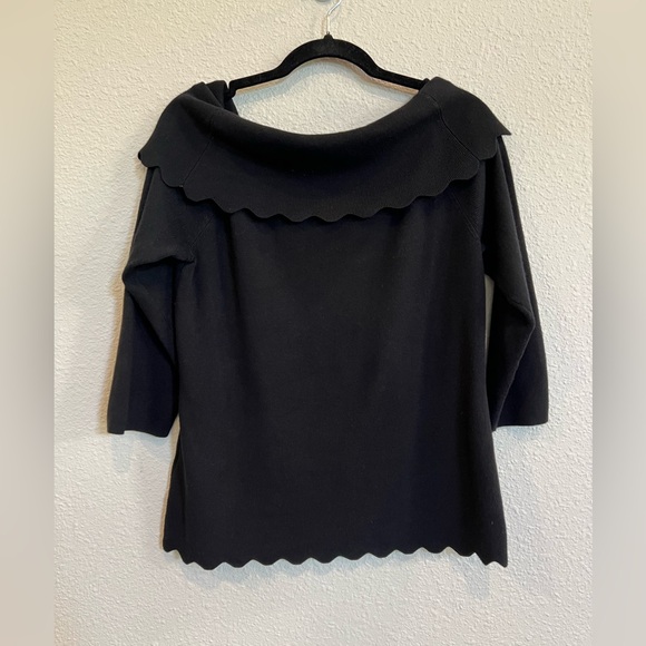 Cable & Gauge black scalloped sweater size medium - Picture 2 of 3